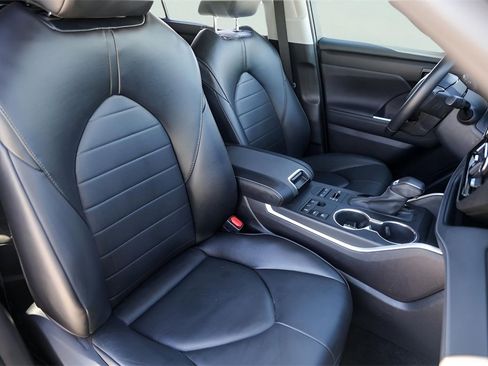 Used 2023 Toyota Highlander XLE image 34