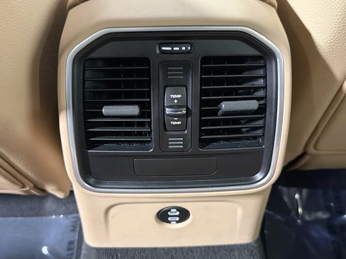 Certified 2026 Porsche Macan AWD/4WD image 20