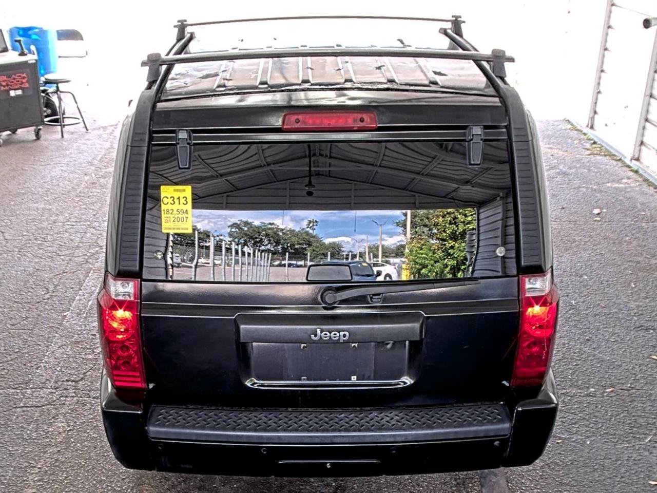Used 2007 Jeep Commander Sport RWD image 4