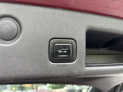 Used 2018 Chevrolet Equinox LT AWD/4WD image 17