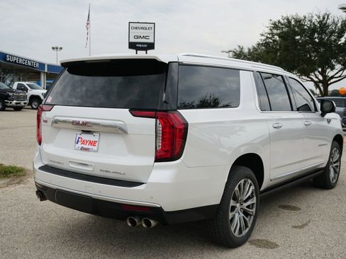 Used 2021 GMC Yukon XL Denali w/ Denali Premium Package image 7