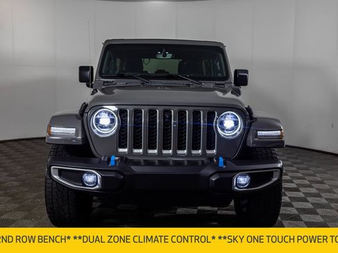 Used 2022 Jeep Wrangler Unlimited Sahara w/ Cold Weather Group AWD/4WD image 12