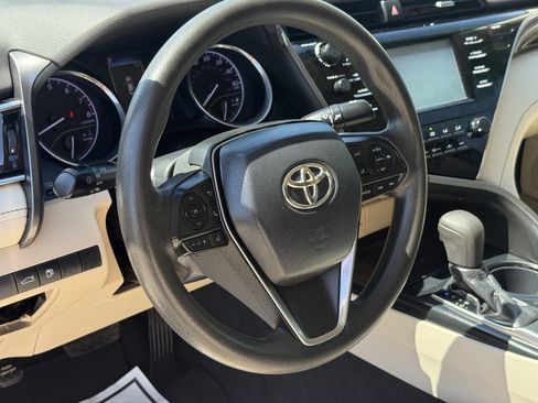 Used 2018 Toyota Camry LE FWD image 12