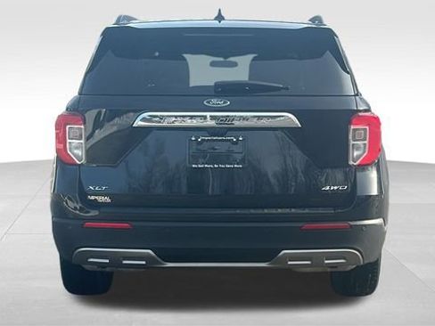 Used 2023 Ford Explorer XLT AWD/4WD image 6
