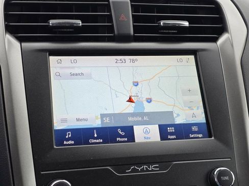 Used 2020 Ford Fusion SE FWD image 12