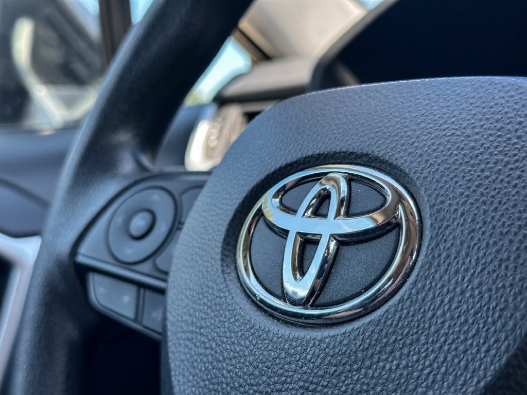 Used 2025 Toyota RAV4 XLE FWD image 30