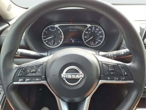 Used 2024 Nissan Sentra SV FWD image 14