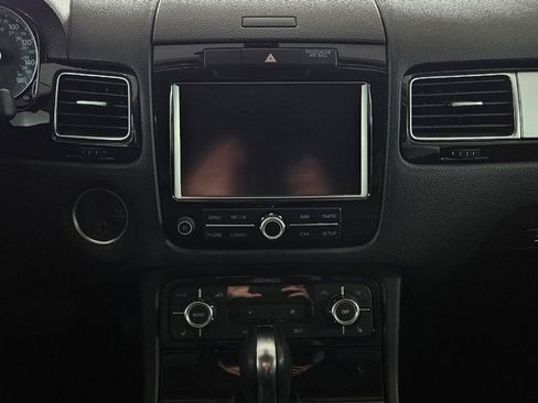 Used 2011 Volkswagen Touareg Sport AWD/4WD image 13