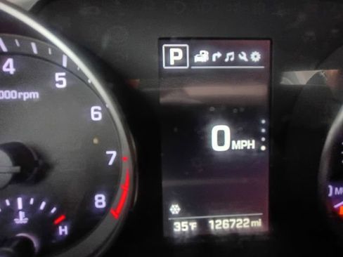 Used 2017 Hyundai Elantra Limited w/ Limited Tech Package 04 image 3