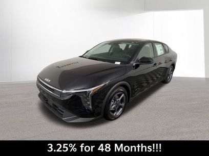 New 2025 Kia K4 LXS