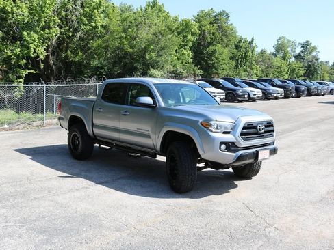 Used 2016 Toyota Tacoma SR5 w/ SR5 Appearance Package (SN) RWD image 7