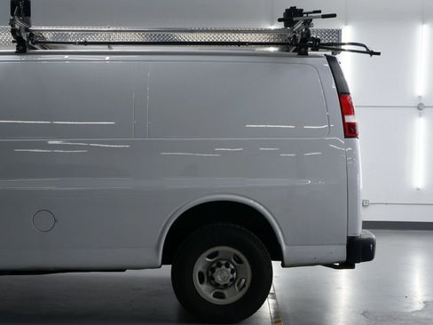 Used 2021 Chevrolet Express 3500 w/ Driver Convenience Package image 32