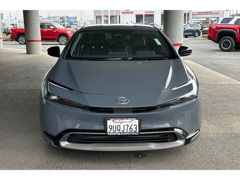 Used 2025 Toyota Prius XLE FWD image 3