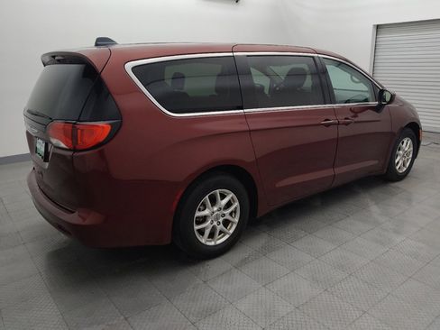 Used 2022 Chrysler Voyager LX image 10