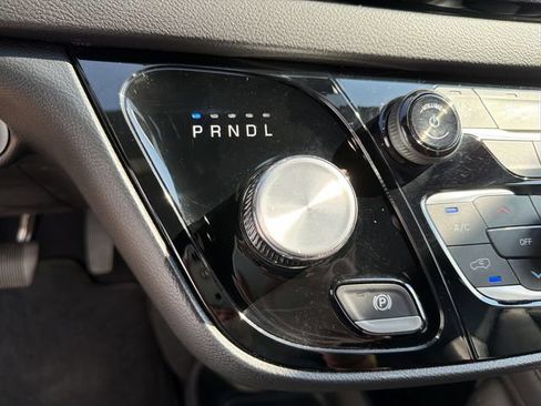 Used 2025 Chrysler Pacifica Select FWD image 21