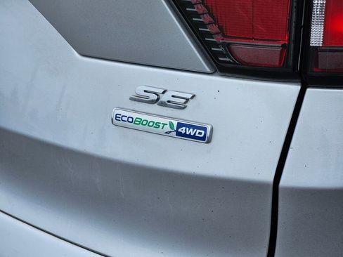 Used 2018 Ford Escape SE w/ SE Sport Appearance Package AWD/4WD image 9