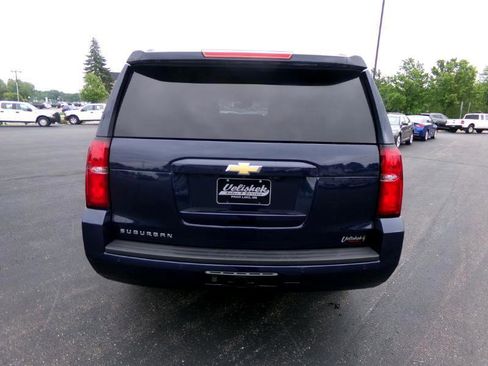 Used 2018 Chevrolet Suburban LT image 4