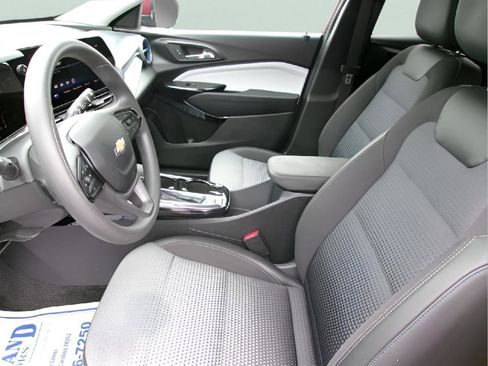 Used 2024 Chevrolet Trax LT FWD image 13