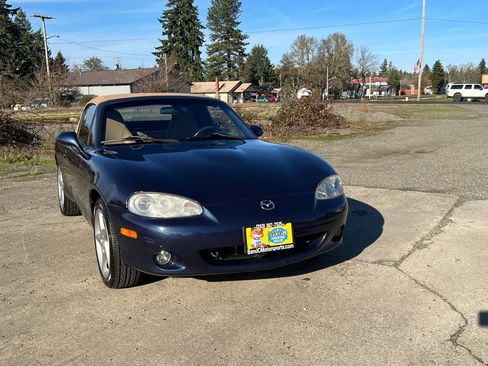 Used 2001 MAZDA MX-5 Miata image 2