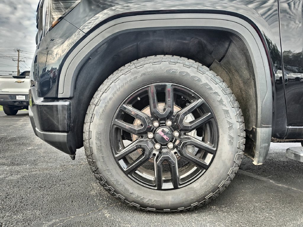 Used 2024 GMC Sierra 1500 Elevation w/ LPO, Elevation Black Package AWD/4WD image 10