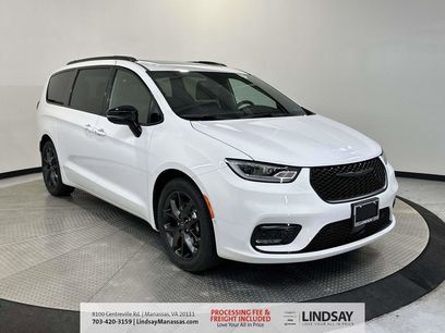 New 2026 Chrysler Pacifica Select w/ S Appearance Package