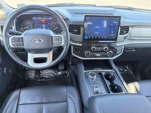 Used 2024 Ford Expedition XLT image 11