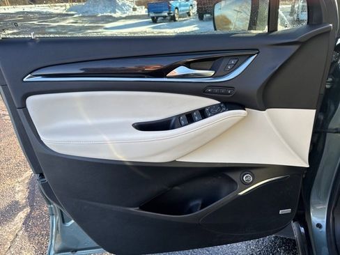 Used 2023 Buick Enclave Premium image 9