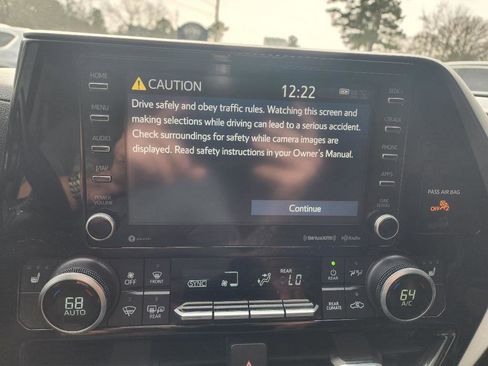 Used 2021 Toyota Highlander XLE image 18