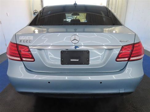 Used 2016 Mercedes-Benz E 350 4MATIC Sedan w/ Premium Package image 11