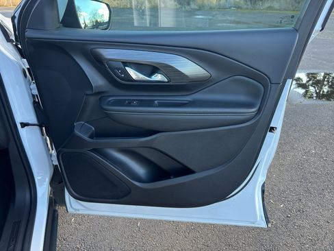 Used 2024 GMC Terrain SLE image 12