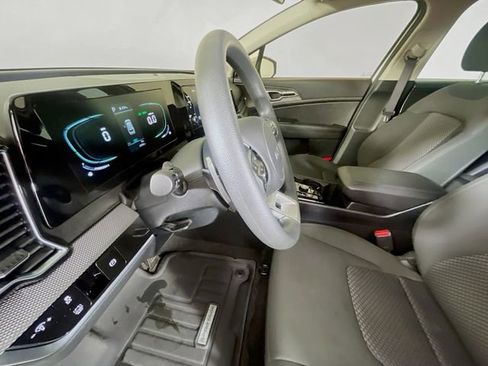 Used 2025 Kia Sportage LX FWD image 20