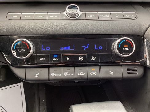 Used 2025 Hyundai Elantra SEL image 17