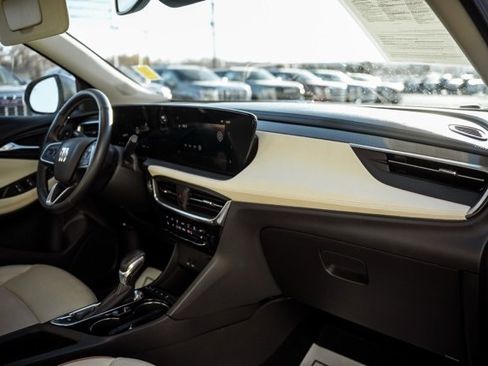 Used 2024 Buick Encore GX Avenir image 34