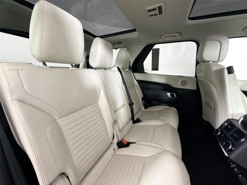 Used 2024 Land Rover Discovery S image 45