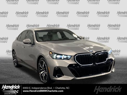 New 2026 BMW 530i RWD image 1