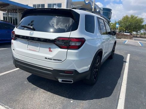 Certified 2025 Honda Pilot Black Edition image 5