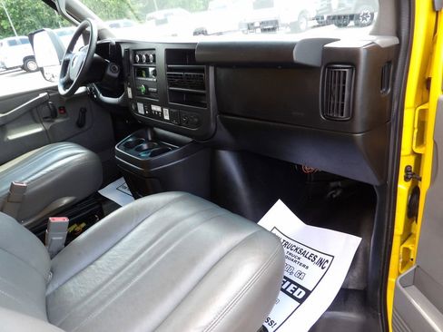 Used 2017 GMC Savana 3500 Extended RWD image 25