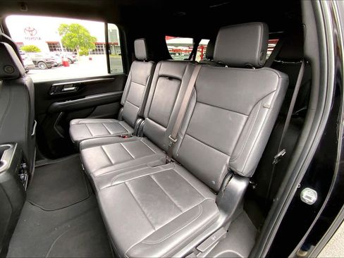 Used 2025 Chevrolet Suburban Z71 AWD/4WD image 22