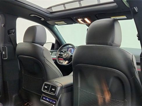 Used 2025 Mercedes-Benz GLS 450 4MATIC image 26