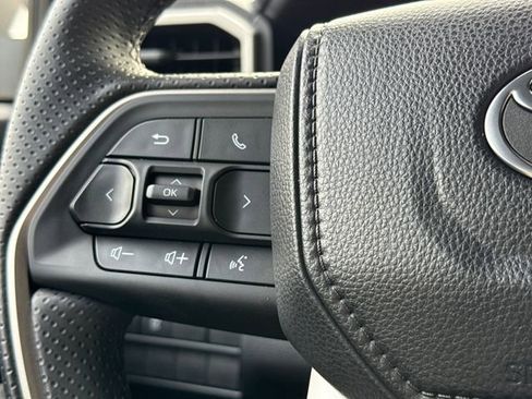 Used 2025 Toyota 4Runner SR5 AWD/4WD image 28