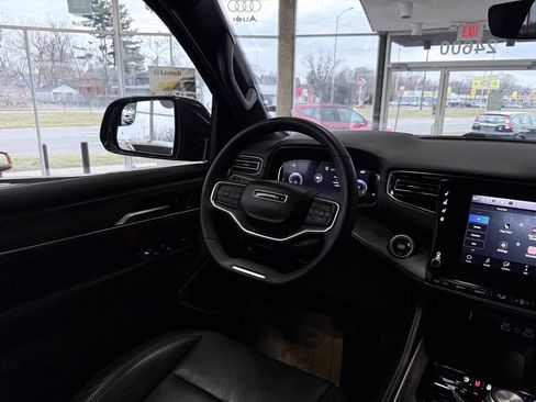 Used 2024 Jeep Wagoneer L Series III w/ Flexible Seating Group AWD/4WD image 46
