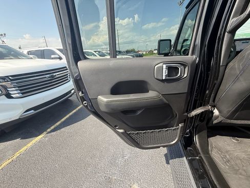 Used 2024 Jeep Wrangler Unlimited Sahara w/ Technology Group AWD/4WD image 18