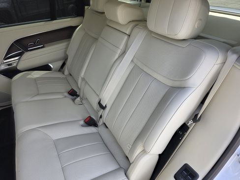 New 2026 Land Rover Range Rover Long Wheelbase SE image 13
