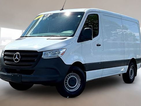 Used 2022 Mercedes-Benz Sprinter 2500 image 3