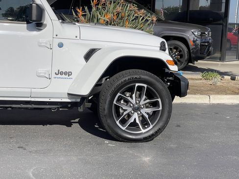 Used 2024 Jeep Wrangler Unlimited AWD/4WD image 6