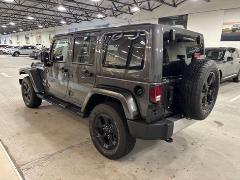 Used 2014 Jeep Wrangler Unlimited Sahara w/ Dual Top Group AWD/4WD image 4