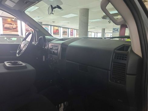 Used 2015 Nissan Titan SV image 14