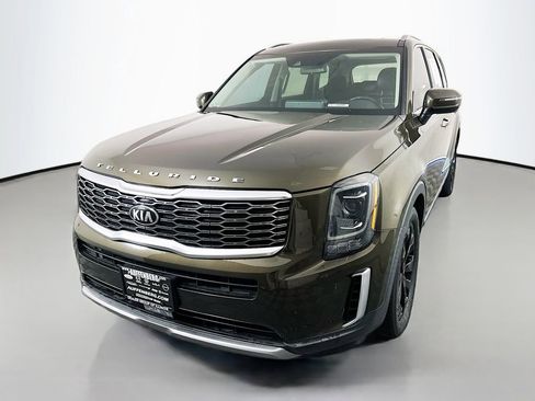 Used 2020 Kia Telluride S w/ S 8 Passenger Seating Package AWD/4WD image 3
