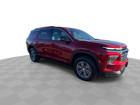 Used 2024 Chevrolet Traverse LT image 2