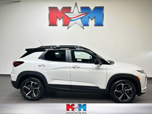 Used 2023 Chevrolet TrailBlazer RS w/ Sun and Liftgate Package FWD image 1